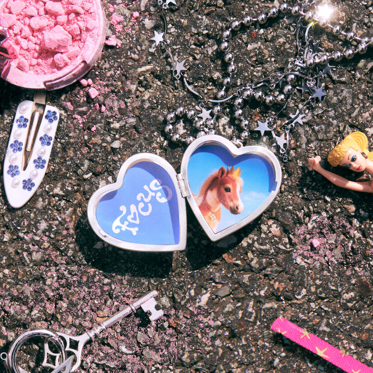 Hearts2Hearts – The 1st Mini Album [FOCUS] (Photobook Ver.) (Random)